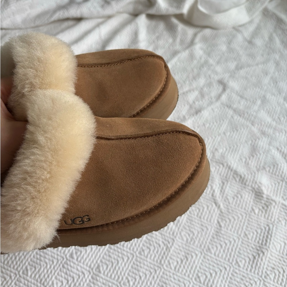 UGG Women’s Tan Disquette